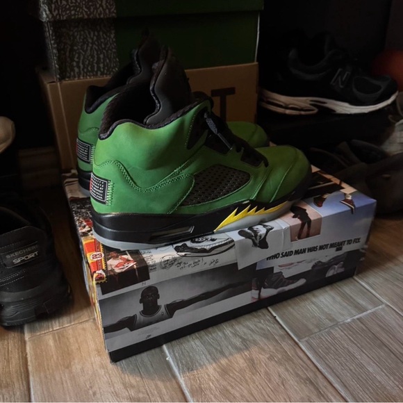 Jordan Green and Black Sneakers - Picture 3 of 4